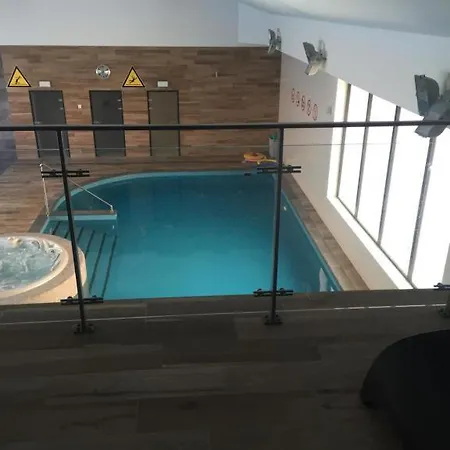 Feniks Apartament, Podczele דירה
